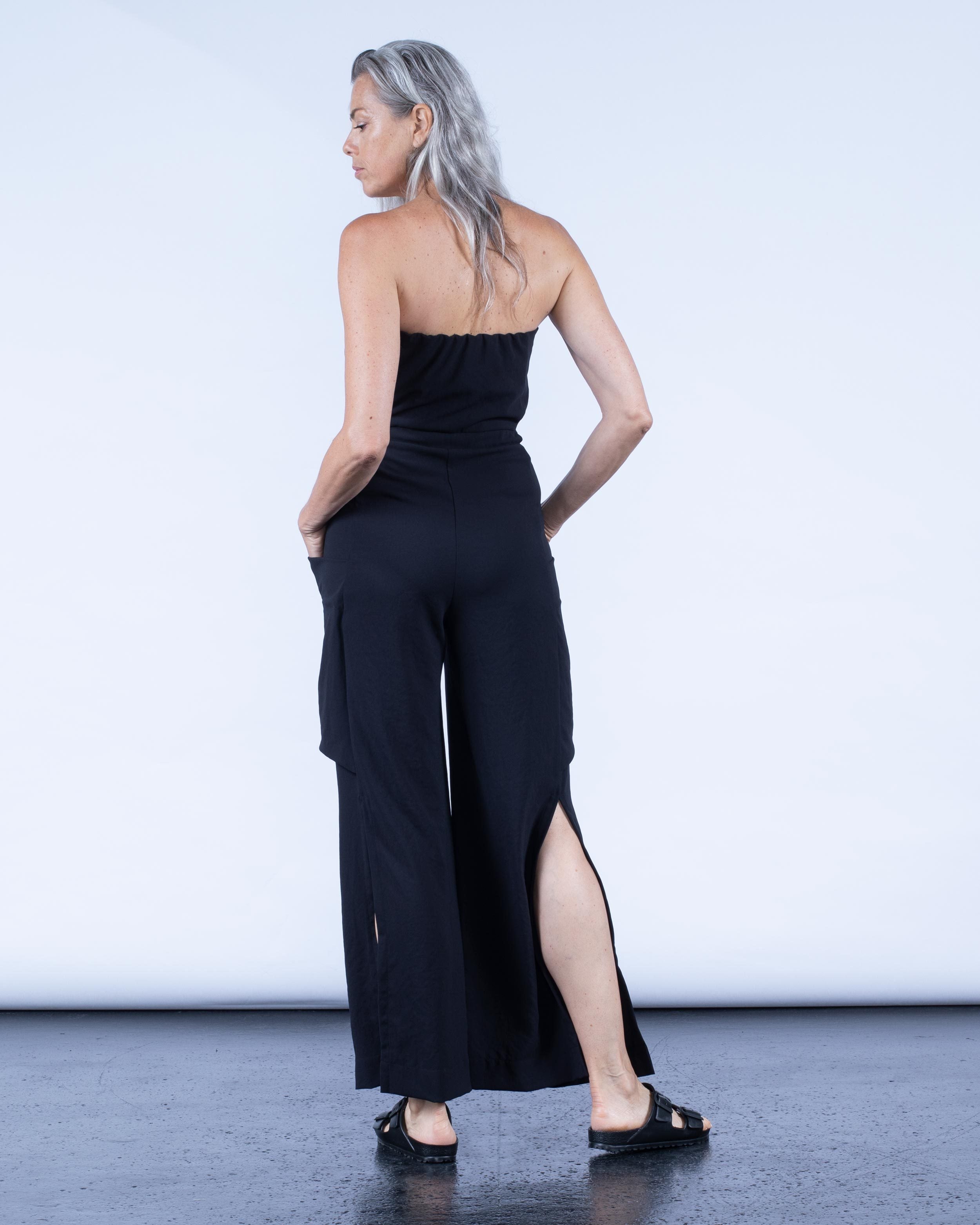color: black;
