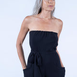 color: black;