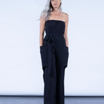 color: black;