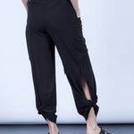 color: black;
