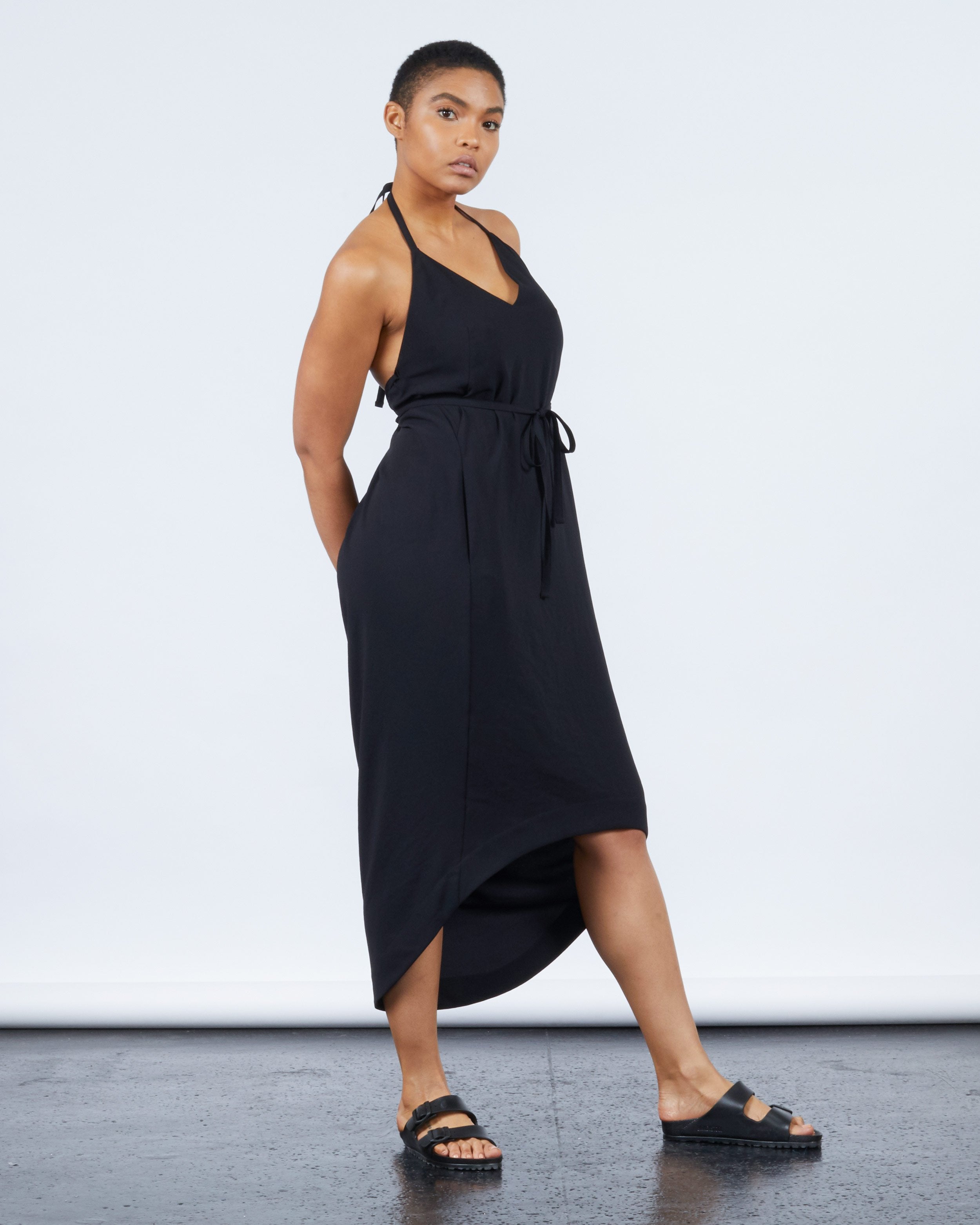 color: black;
