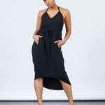 color: black;