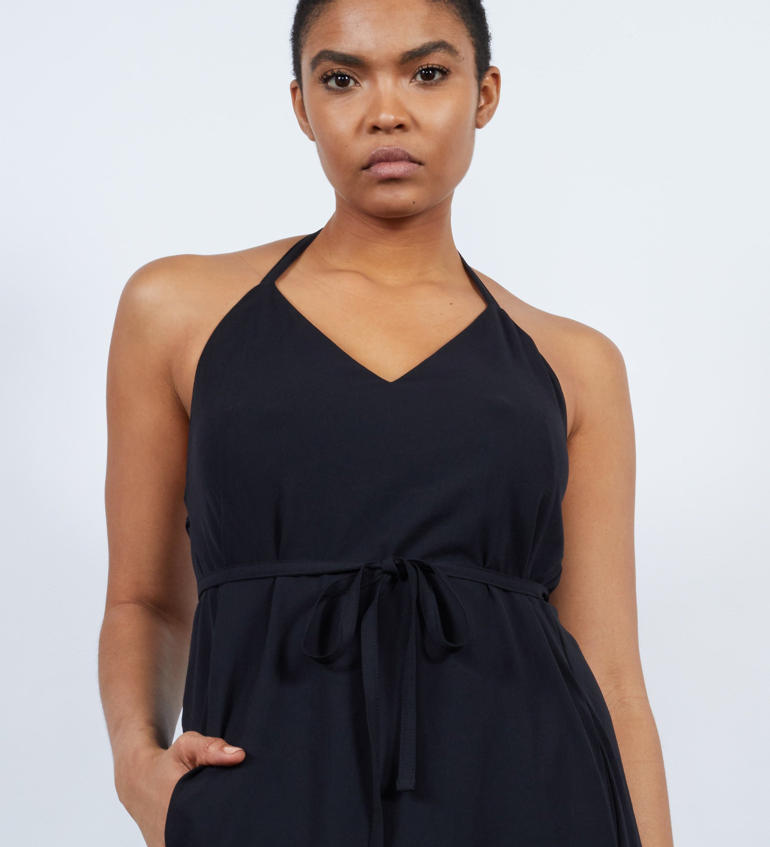 color: black;